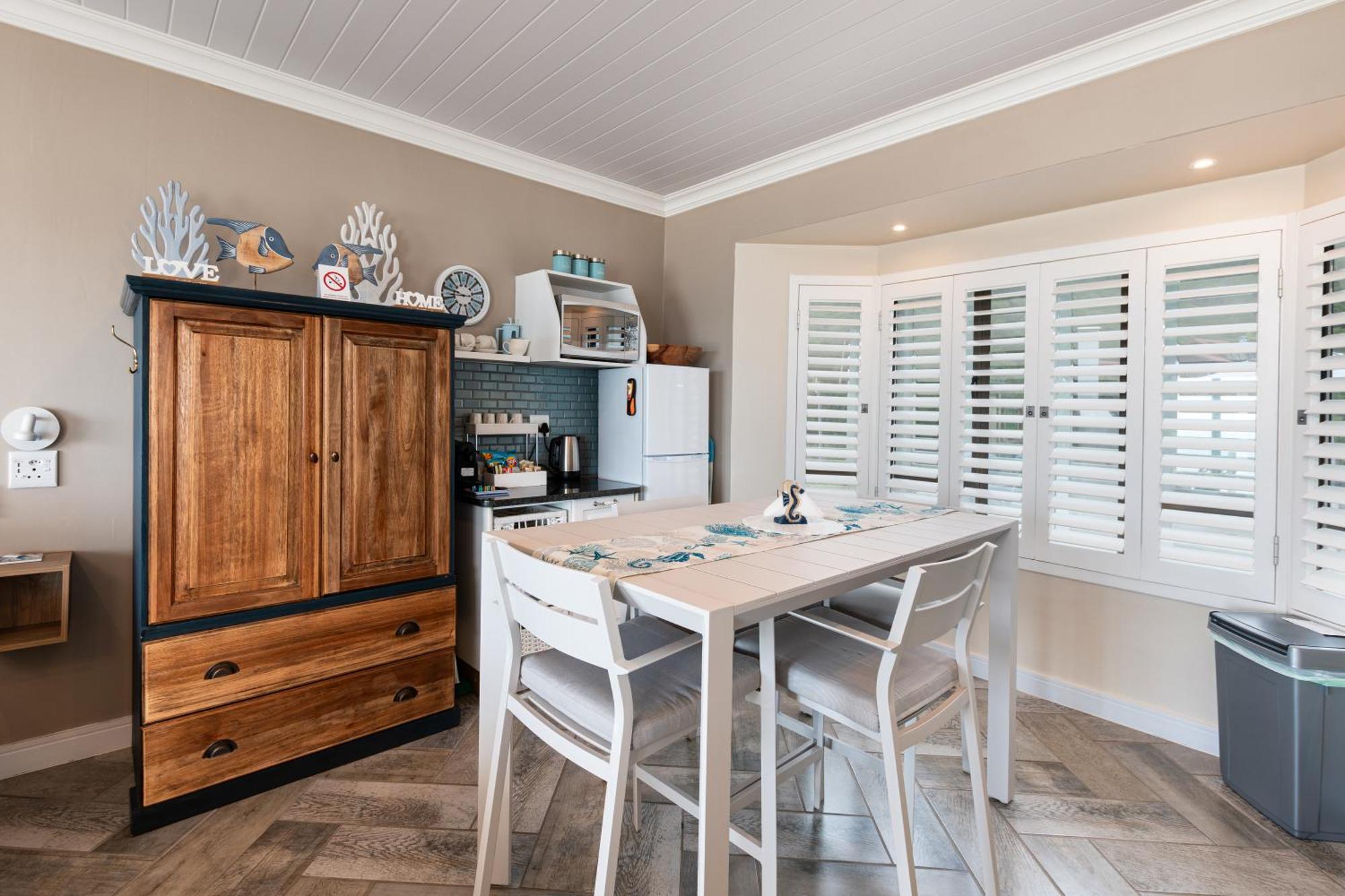 Pearl White Sands Glentana Room photo