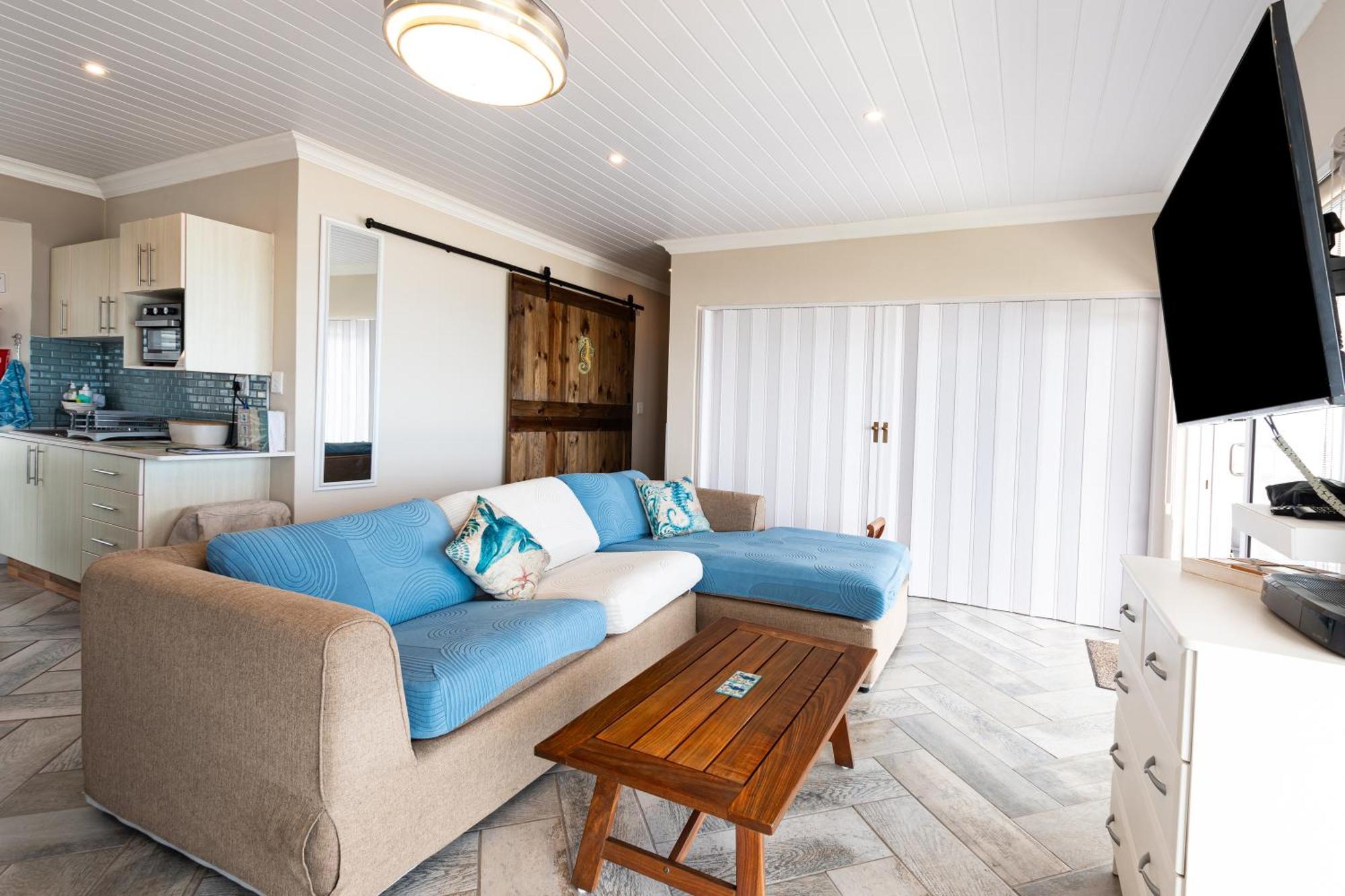 Pearl White Sands Glentana Room photo